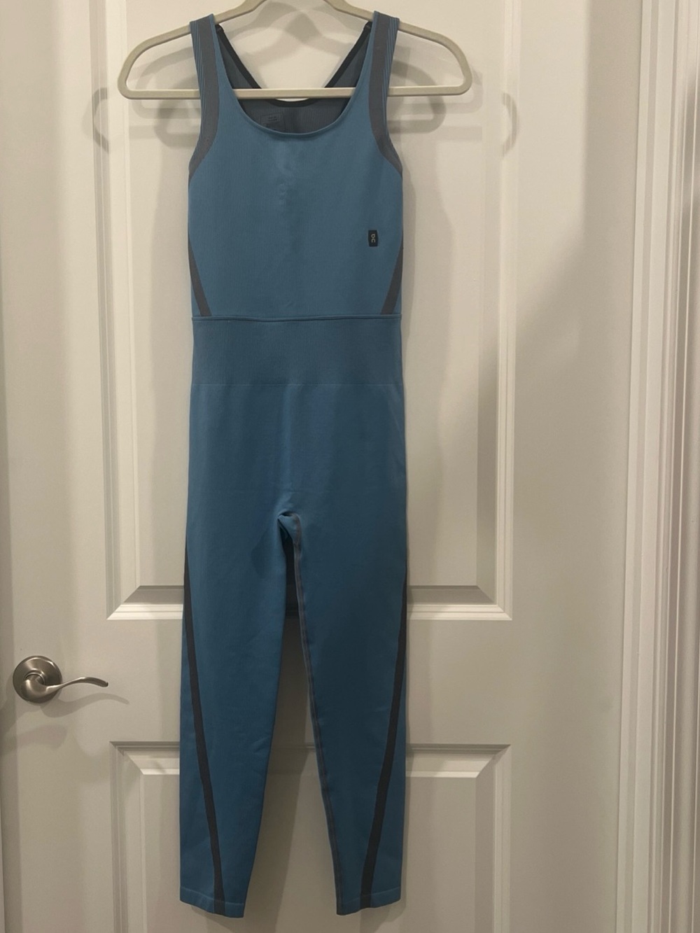 On Clouds “Run on Clouds” studio knit bodysuit sz.S